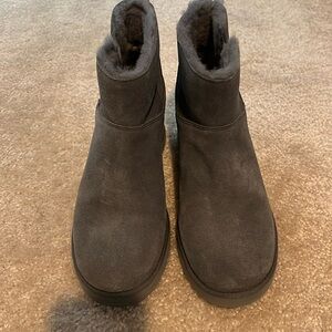 UGGgray wedge boot size 8.5